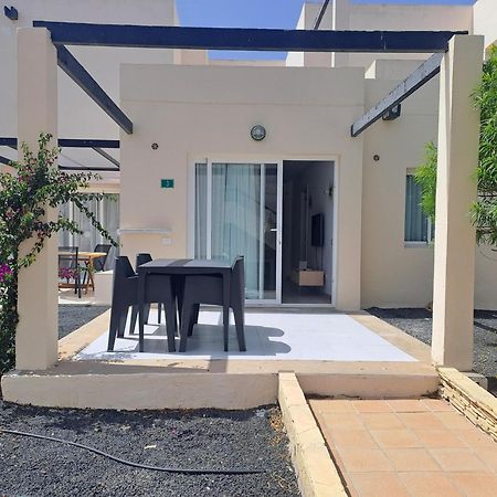 Homeforguest Apartamento Con Terraza Y Piscina En Corralejo Exteriör bild