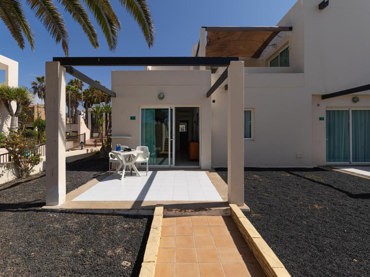 Homeforguest Apartamento Con Terraza Y Piscina En Corralejo Exteriör bild