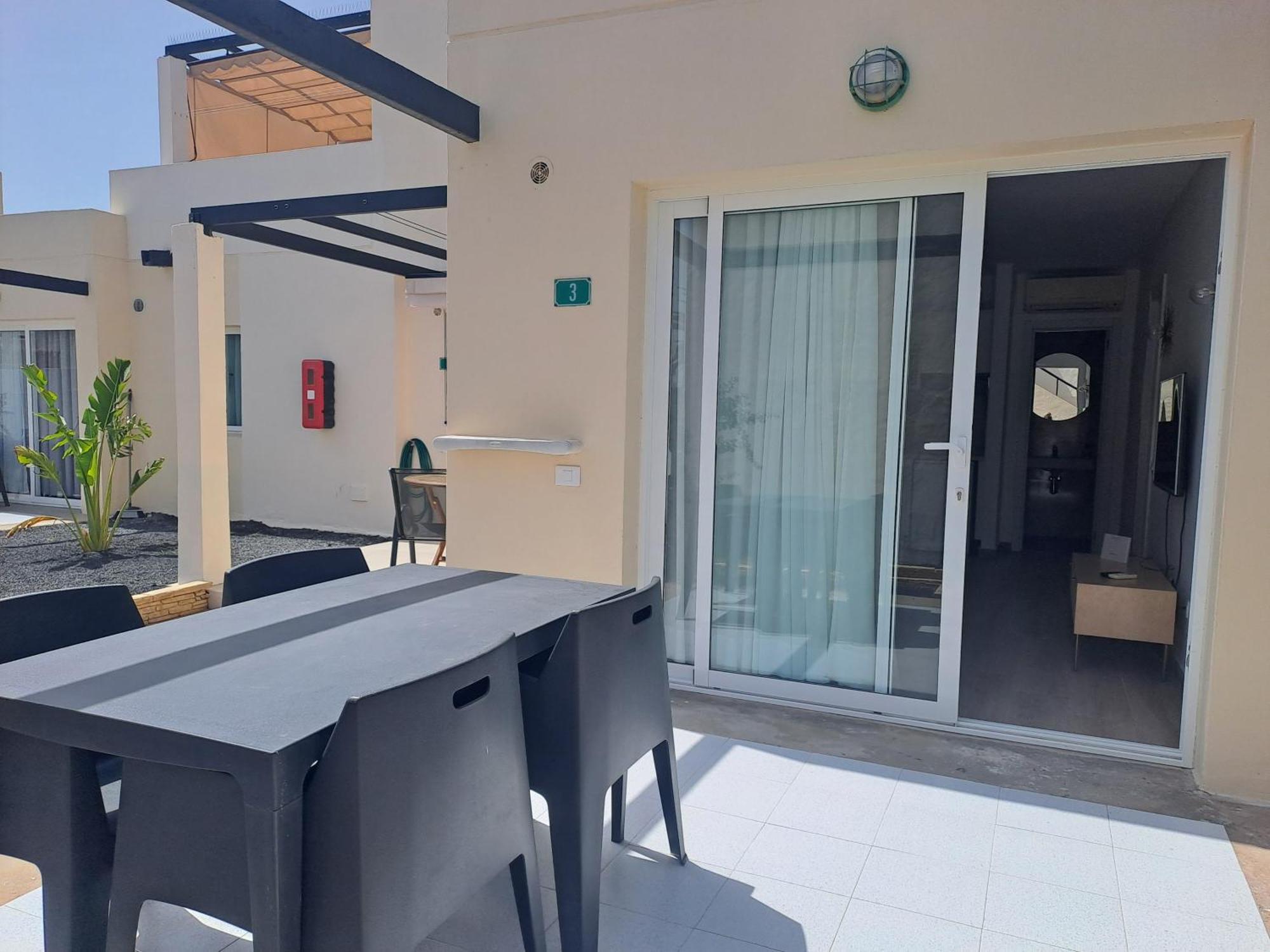 Homeforguest Apartamento Con Terraza Y Piscina En Corralejo Exteriör bild